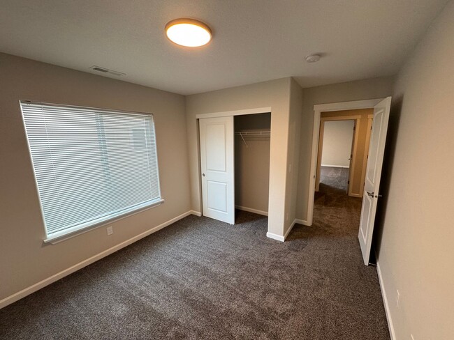 Building Photo - Brand New 4 Bed / 2.5 Bath Duplex! $250 Am...
