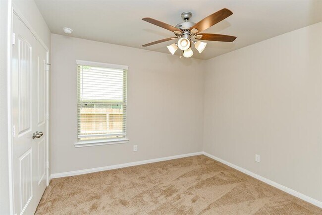 Building Photo - 3817 Breckenridge Dr
