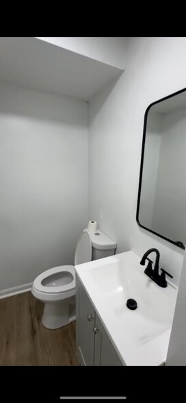 Building Photo - 300 S Cherry St