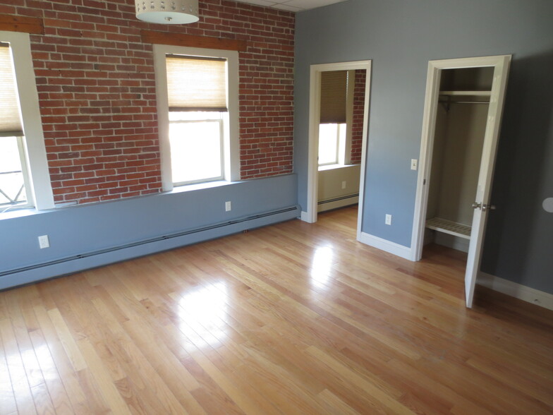 Building Photo - 148 French St