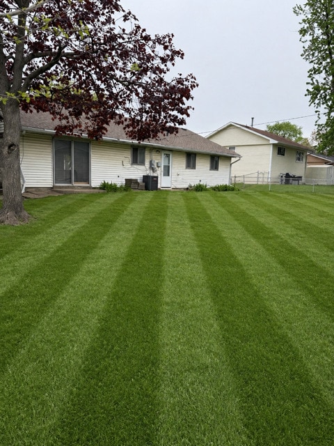 Building Photo - 713 Essex Ave