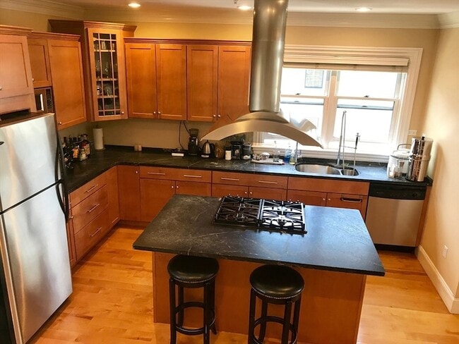 Building Photo - 360-362 Dorchester Street Unit 3