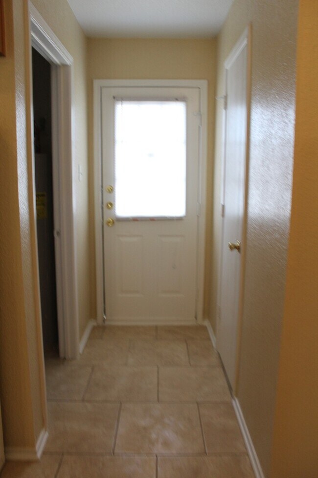 Building Photo - 4404 Abigail Dr