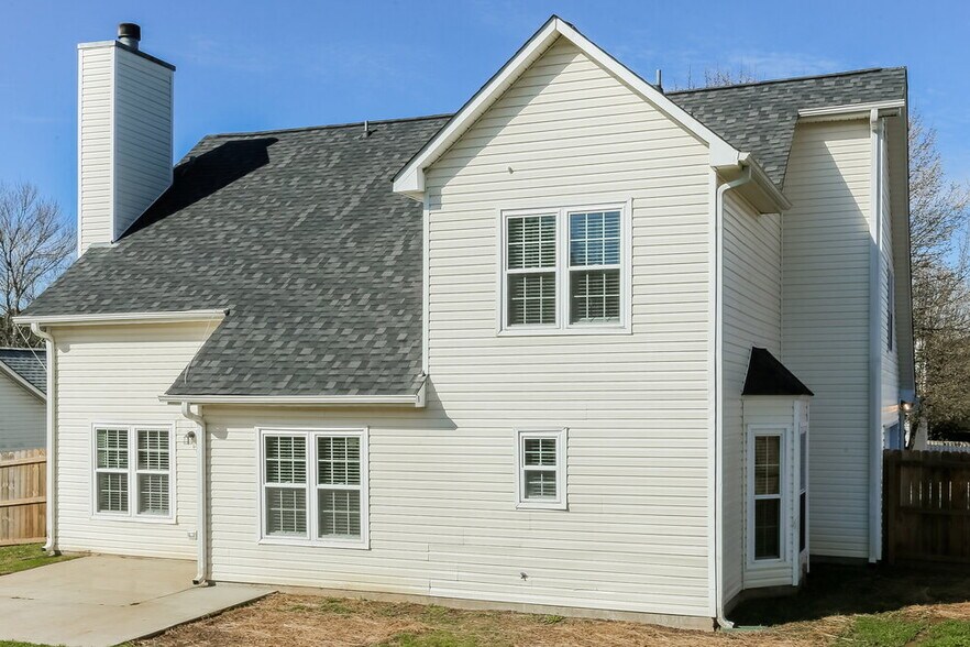 Building Photo - 213 Summer Hill Cir