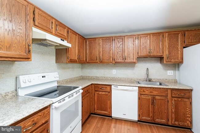 Building Photo - 6580 Lochleigh Ct