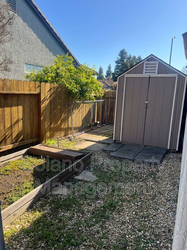 Building Photo - 480 Stern Dr