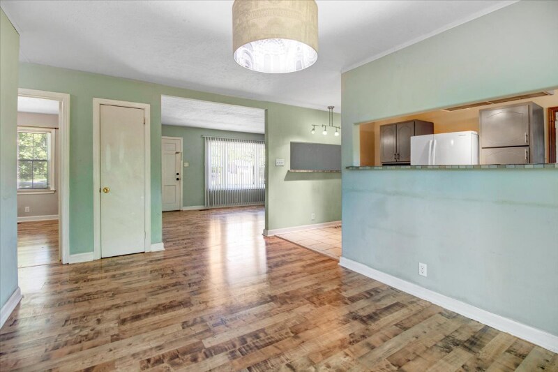 Building Photo - 1506 Boyette Dr
