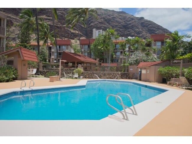Building Photo - 2 bedroom Townhouse in Makaha Valley