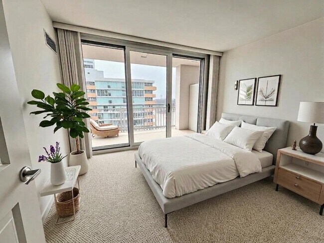 Building Photo - 807 Davis St