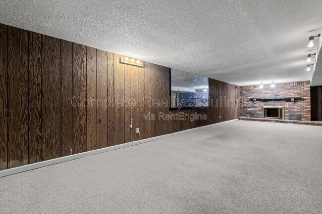 Building Photo - 1386 Fairmeadows Ln