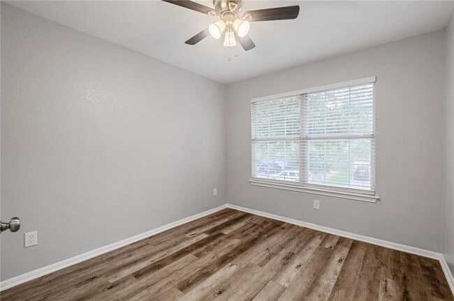 Building Photo - 13556 Anarosa Loop