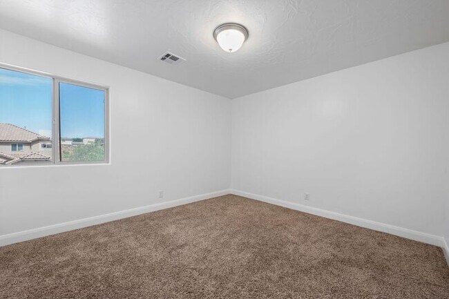Building Photo - 325 N Red Stone Rd