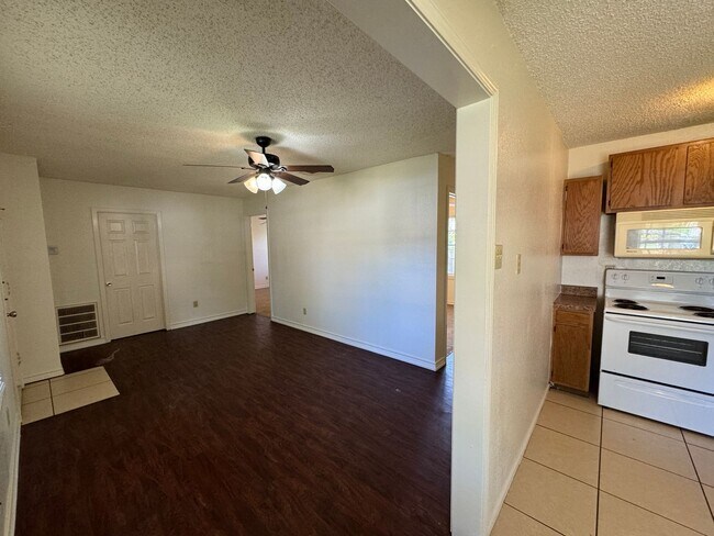 Building Photo - 1301 Franz Dr