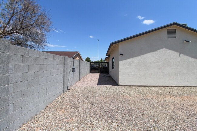 Building Photo - 258 N Winterhaven