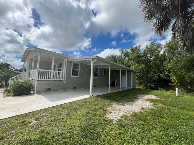 Building Photo - 172 Eland Dr