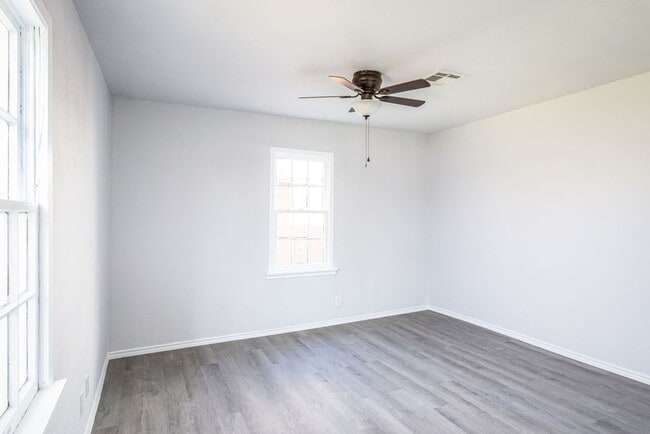 Building Photo - Charming home in the Heart of the Urban Core