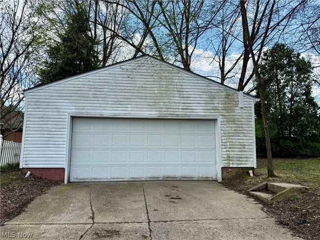 Building Photo - 857 Kennebec Ave