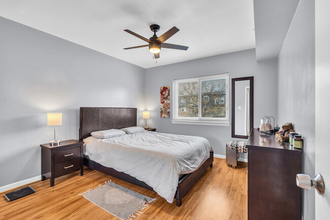 Building Photo - 9405 Bay Colony Dr