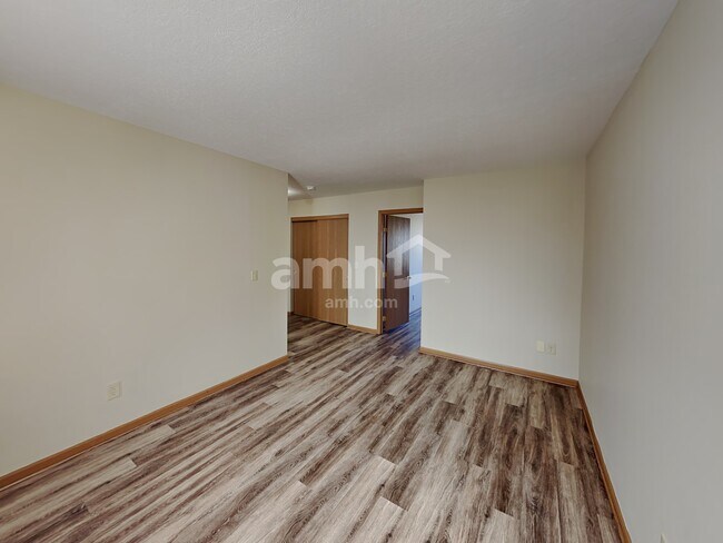 Building Photo - 439 Wellsleyglen Dr