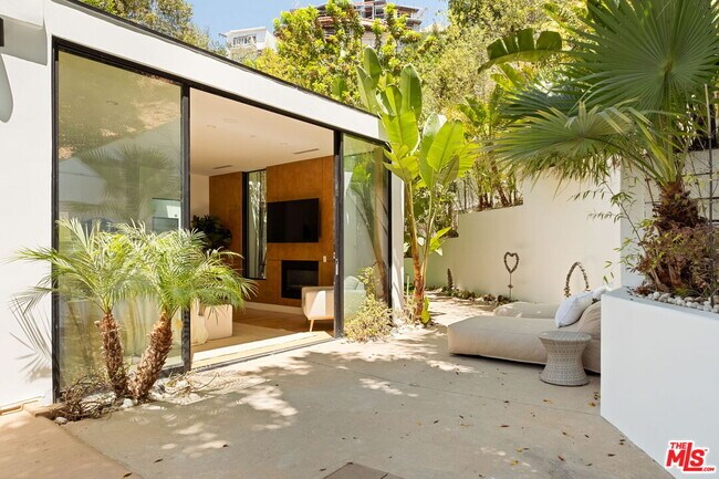 Building Photo - 1516 Forest Knoll Dr