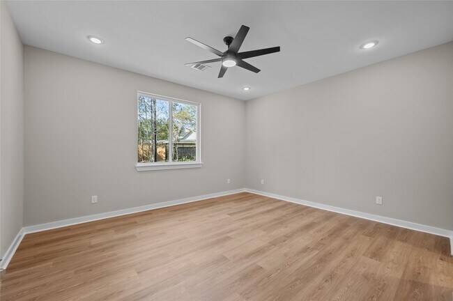 Building Photo - 28407 Champion Oaks Dr