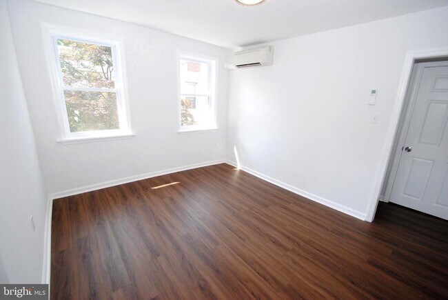 Building Photo - 217 Wood St