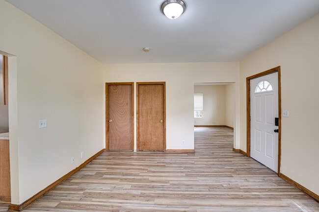 Building Photo - 407 Linden Ave