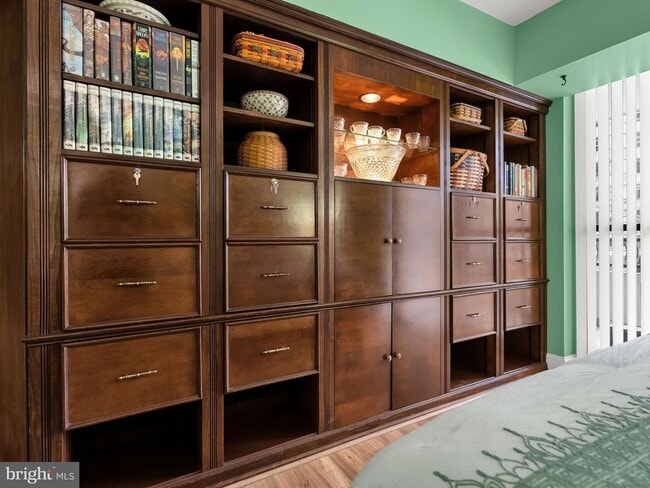 Building Photo - 1300 Crystal Dr