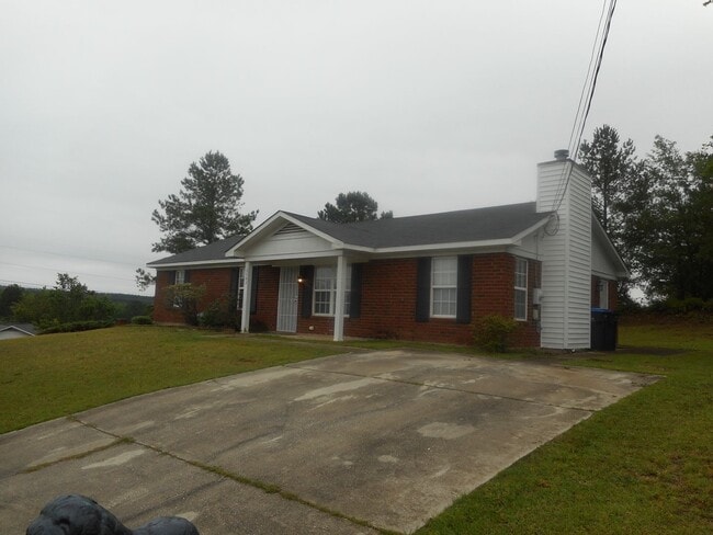 Building Photo - 3 Bedroom 2 Bath Near Fort Gordon in Hephz...