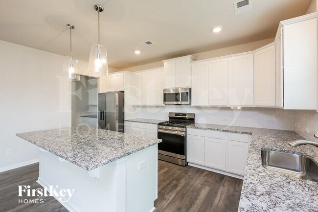 Building Photo - 510 Hillpark Ln