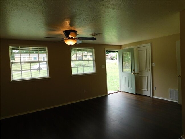 Building Photo - 508 Mimosa Rd