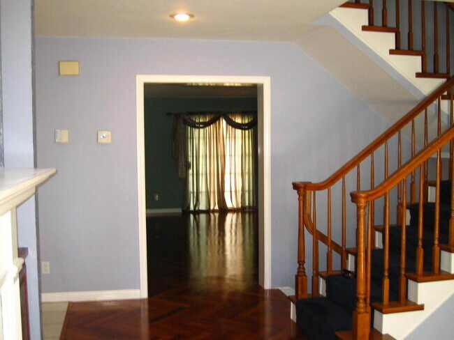 Building Photo - Via Zapata - 3bd/2.5ba Townhouse - Canyon Crest