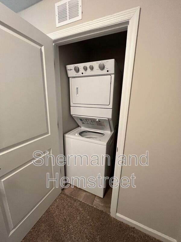 Building Photo - 672 Dobhill Ln