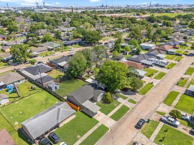 Building Photo - 3209 Chestershire Dr