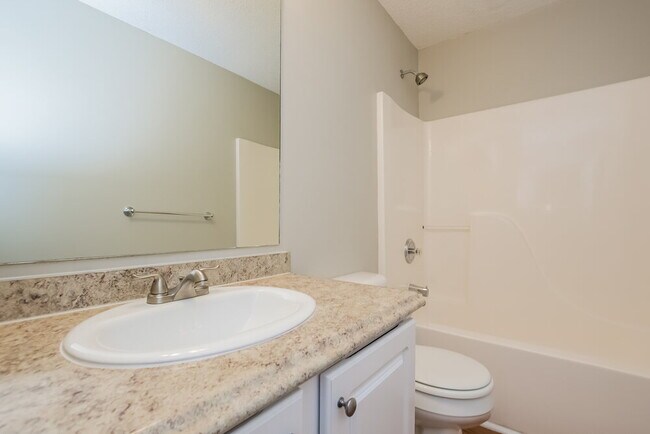 Building Photo - 413 Gresham Dr