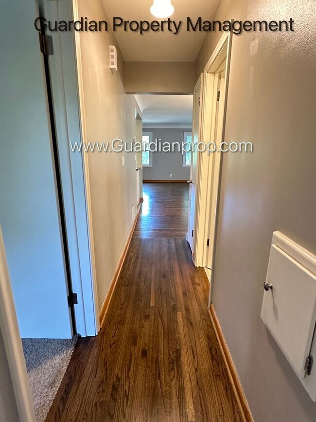 Building Photo - Linden Hills Main Upper Level  Duplex, Fenced Yard, 1 Car Garage, Dishwasher, Storage, Laundry