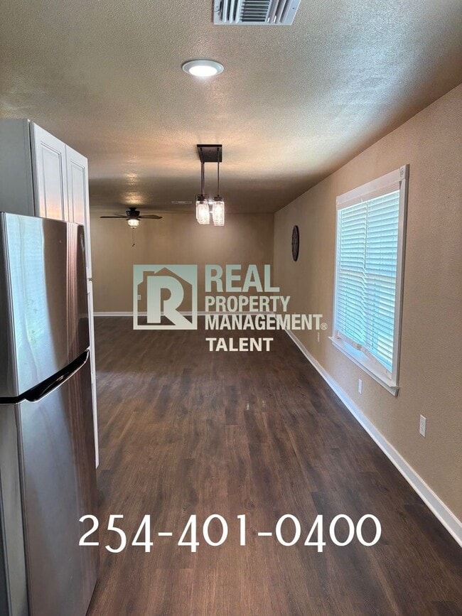 Building Photo - 952 Fannin Loop