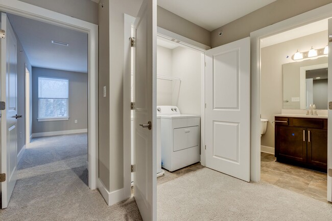 Building Photo - 3 Bedroom End Unit Townhouses in Franklin ...