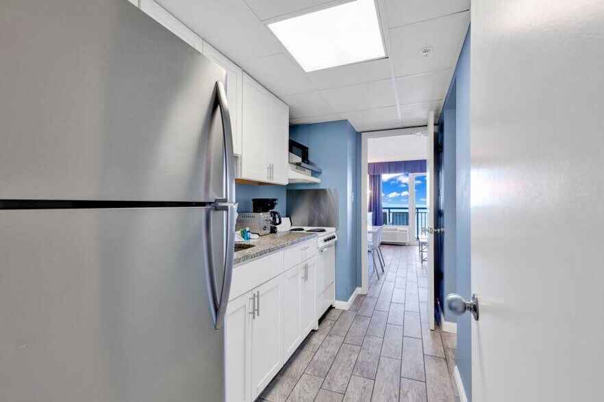Building Photo - 2300 N Ocean Blvd