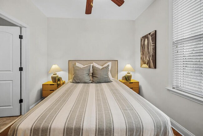 Building Photo - $500 off the first month’s rent! 2 Bed/4 Bath Condo with Detached Garage / Pet-Friendly / Availab...