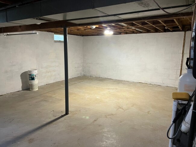 Building Photo - 7441 Farmstead Rd