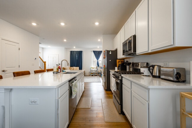 Building Photo - 1300 Kentwood Dr