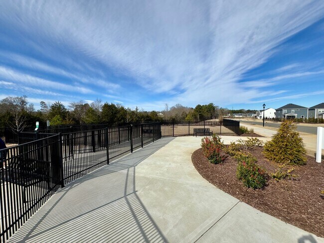 Building Photo - Beautiful 4BR/3BA Home in Parkside Crossing