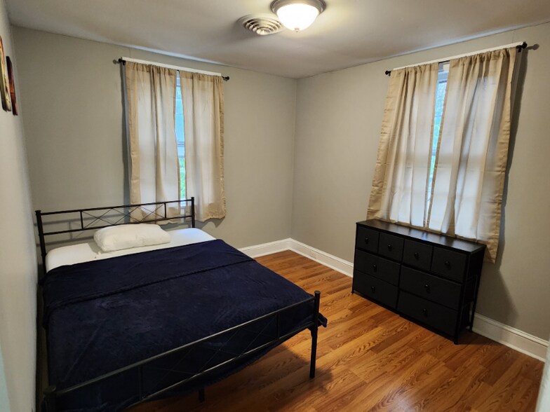 Building Photo - 558 Avent St