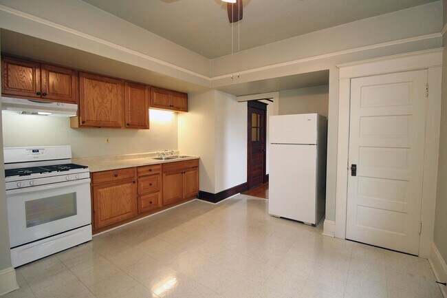 Building Photo - andrp02