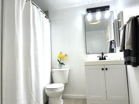 Building Photo - 5590 Shasta Ln