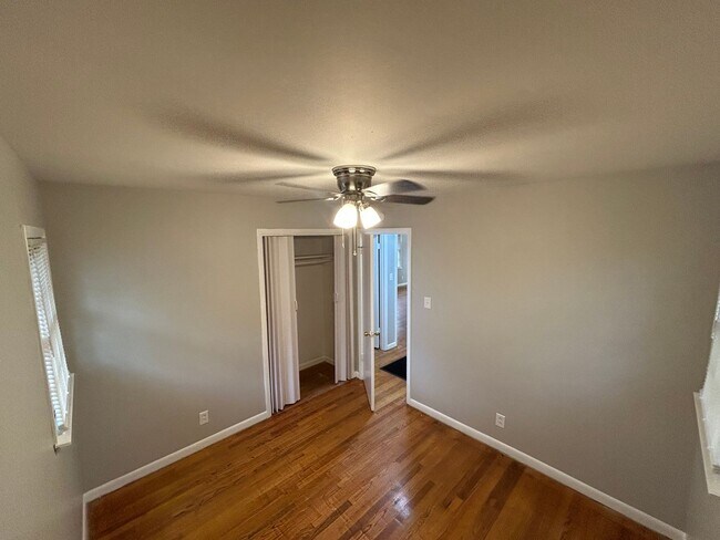 Building Photo - Charming 3BR Home with Bonus Den, Hardwood Floors & Fenced Backyard