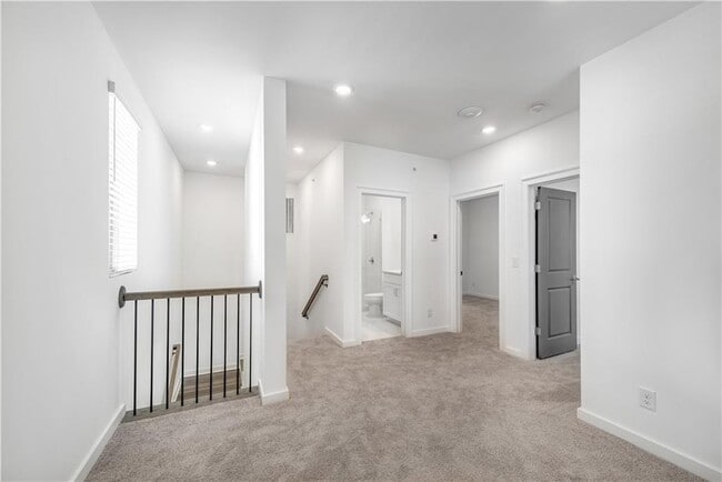 Building Photo - 501 Burton Dr