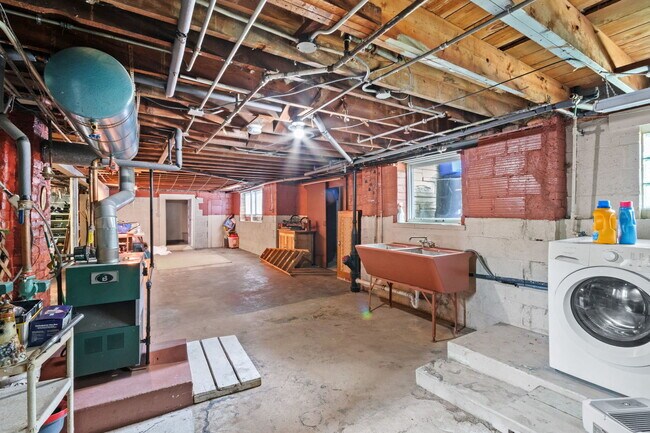 Building Photo - 288 Middaugh Rd