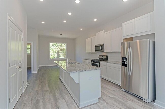 Building Photo - 2814 Woodland Terrace